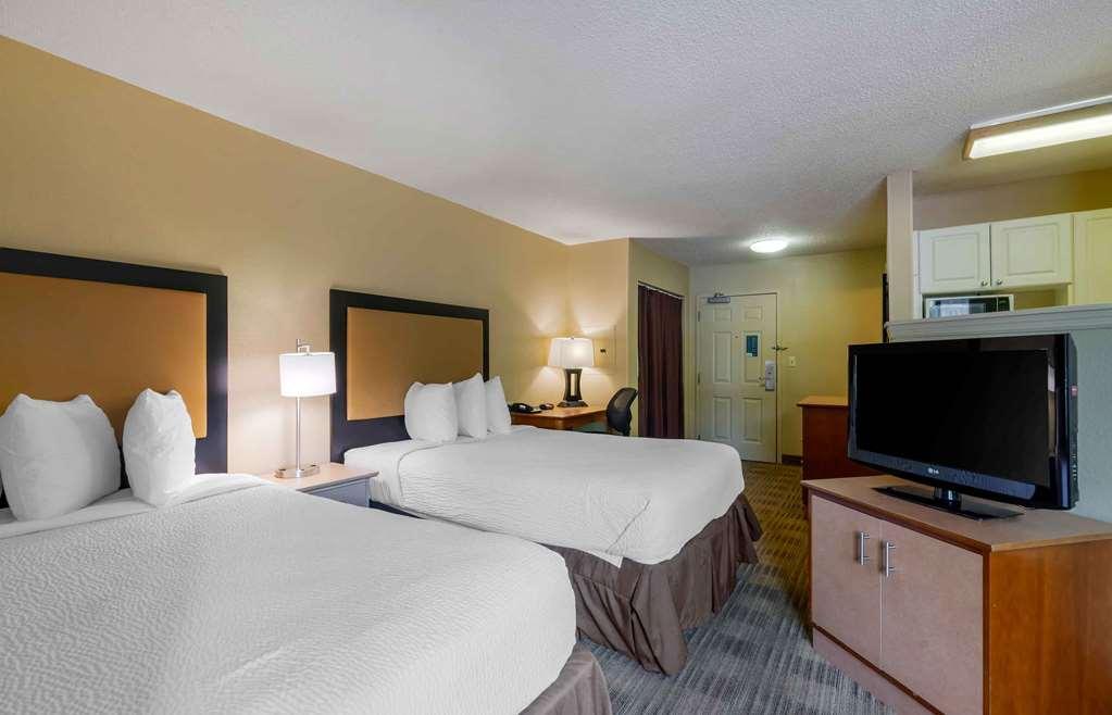 Extended Stay America Select Suites Tampa Airport Memorial Hwy Room photo